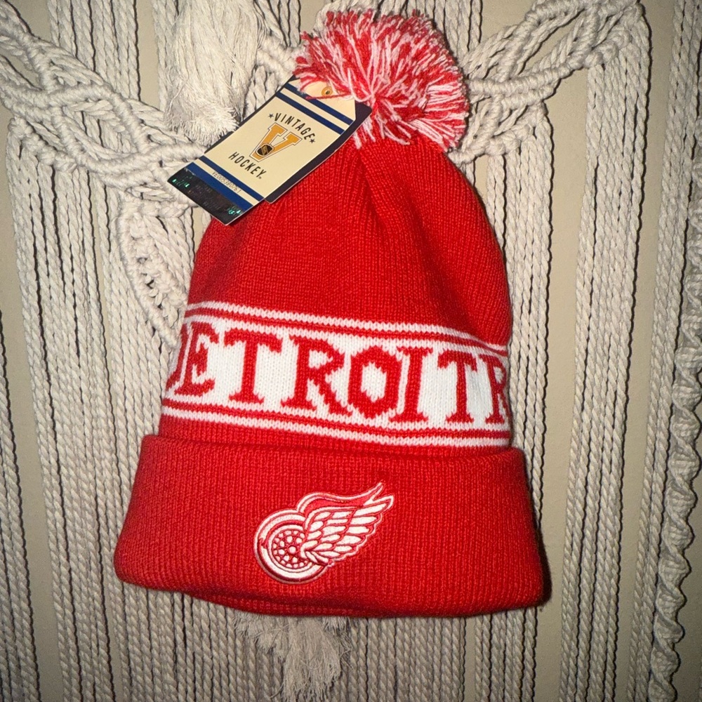 Fanatics Detroit Red Wings Knit Beanie with Pom-Pom